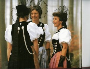 AR032-01_Bernertracht-Herz-RosmarieHofer.jpg